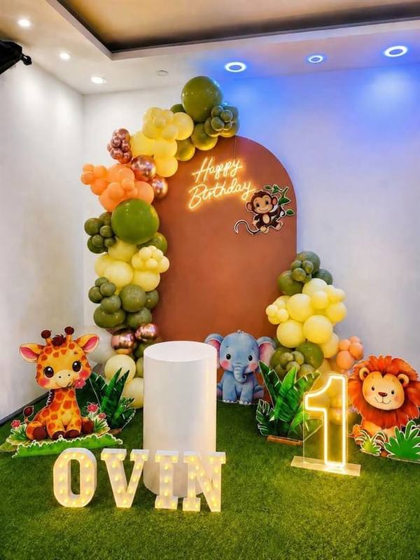 Safari Jungle 1st Birthday Balloon Decoration in Pune